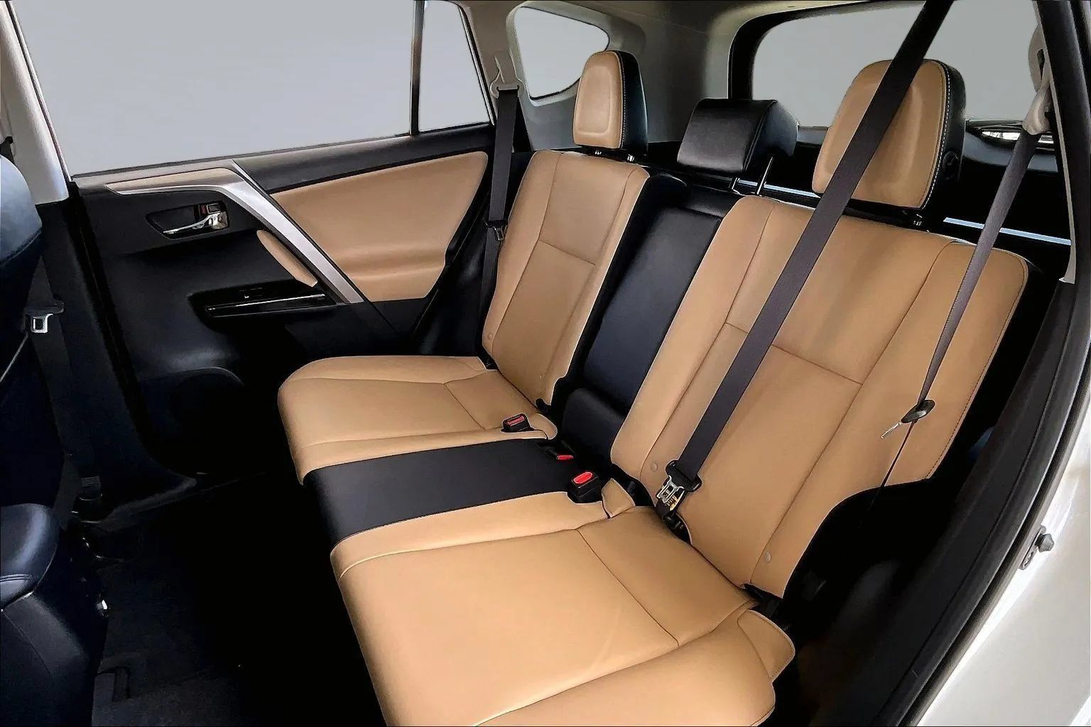 Used 2018 Toyota RAV4 Limited FWD image 19