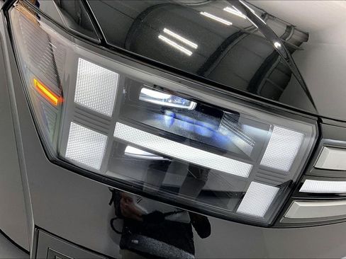 Used 2025 Hyundai Santa Fe SEL FWD image 36