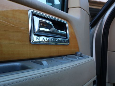Used 2008 Lincoln Navigator 4WD image 14