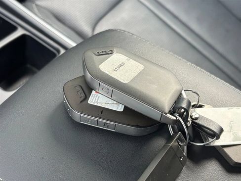 Used 2025 Kia Sorento S w/ Panoramic Sunroof Package FWD image 28