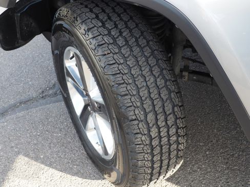 Used 2018 Jeep Wrangler Unlimited Sahara image 8