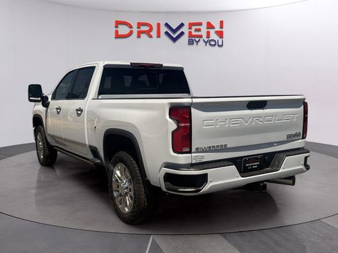 New 2026 Chevrolet Silverado 2500 High Country w/ High Country Premium Package AWD/4WD image 3