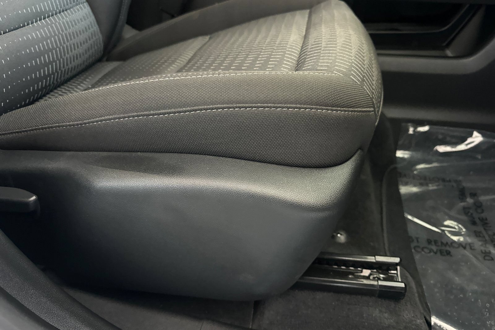 Used 2025 Chevrolet Equinox LT FWD image 23