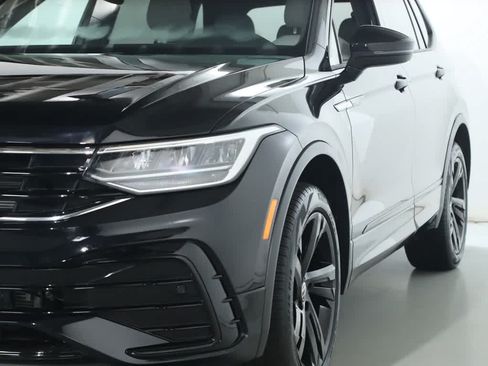 Certified 2023 Volkswagen Tiguan SE R-Line AWD/4WD image 4