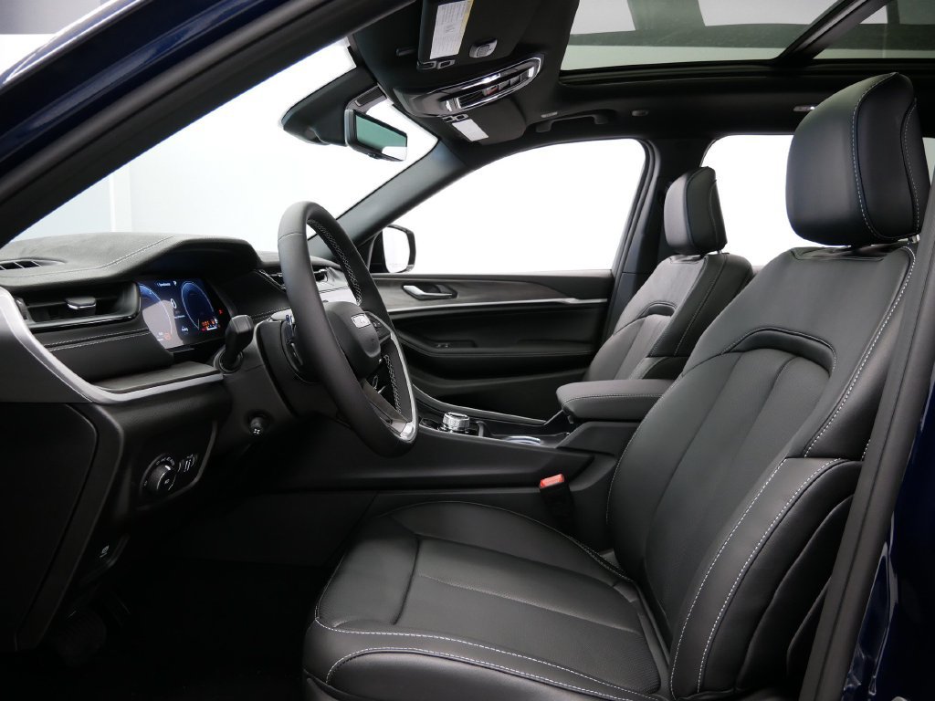 New 2027 Jeep Grand Cherokee Limited AWD/4WD image 13
