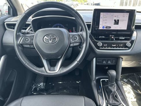 Used 2023 Toyota Corolla Cross XLE w/ Convenience Package FWD image 18