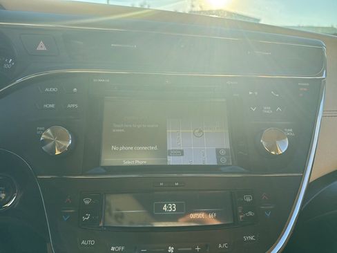 Used 2017 Toyota Avalon Limited image 10