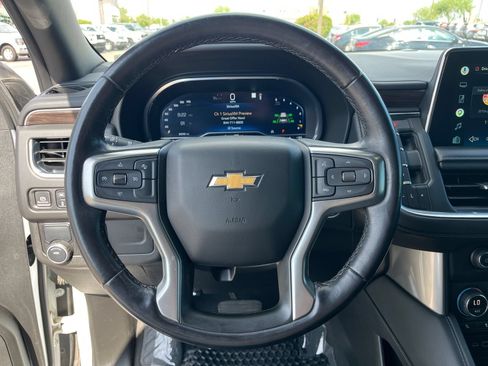 Used 2022 Chevrolet Suburban LT RWD image 18