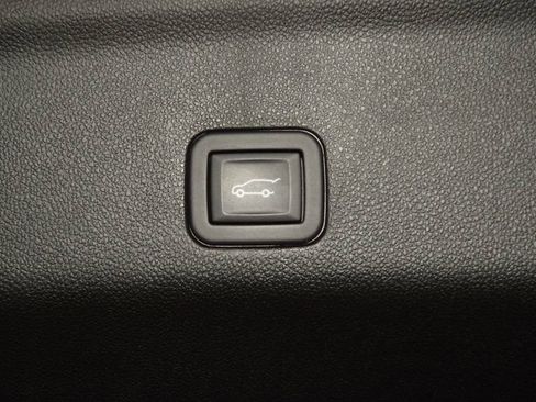 Used 2024 GMC Yukon AT4 AWD/4WD image 28