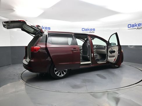 Used 2017 Kia Sedona SX image 53