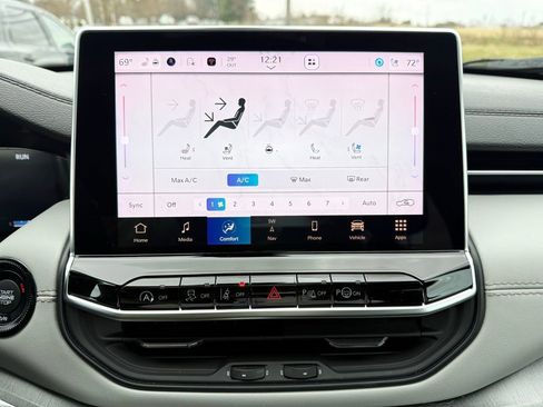 Used 2024 Jeep Compass Limited w/ Elite Group image 19