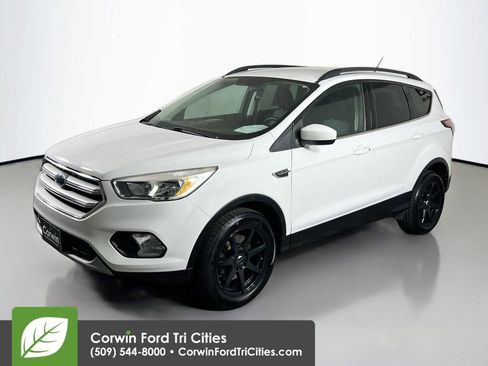 Used 2018 Ford Escape SE image 5
