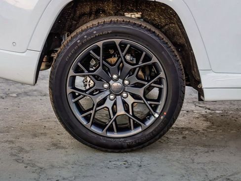 New 2025 Jeep Grand Cherokee Summit image 12