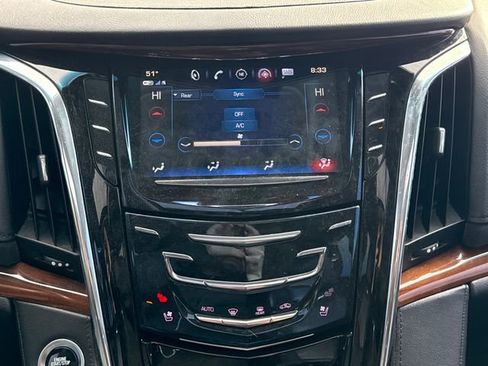 Used 2017 Cadillac Escalade ESV Luxury AWD/4WD image 31