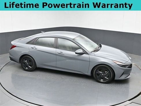 Used 2022 Hyundai Elantra SEL image 1