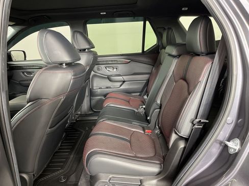 Certified 2025 Honda Pilot Black Edition image 24