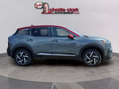 Used 2025 Nissan Kicks SV FWD image 7