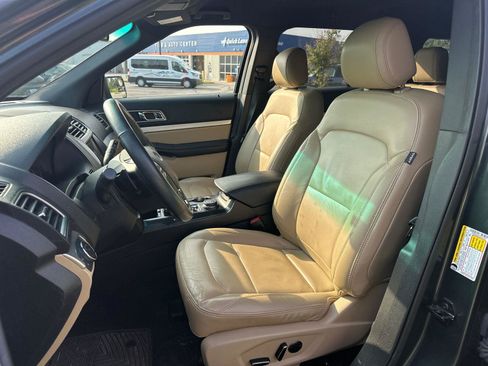 Used 2016 Ford Explorer XLT w/ Equipment Group 202A AWD/4WD image 6