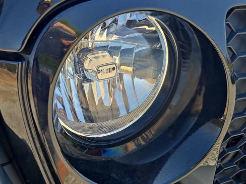 Used 2020 Jeep Gladiator Sport w/ Quick Order Package 24S image 5