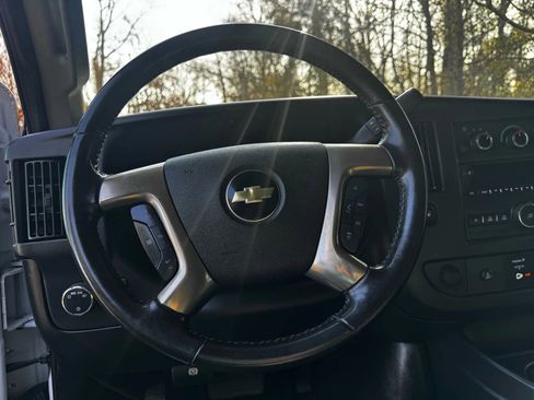 Used 2018 Chevrolet Express 2500 w/ Driver Convenience Package image 16
