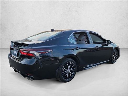 Used 2023 Toyota Camry SE w/ Cold Weather Package image 5