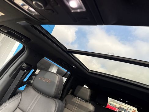 Used 2025 Chevrolet Tahoe High Country image 22