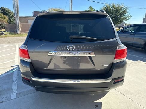Used 2011 Toyota Highlander 4WD image 11