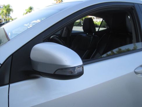 Used 2017 Toyota Corolla SE FWD image 37