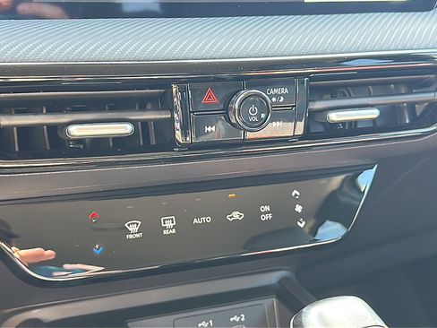 New 2026 Nissan Kicks SR image 23