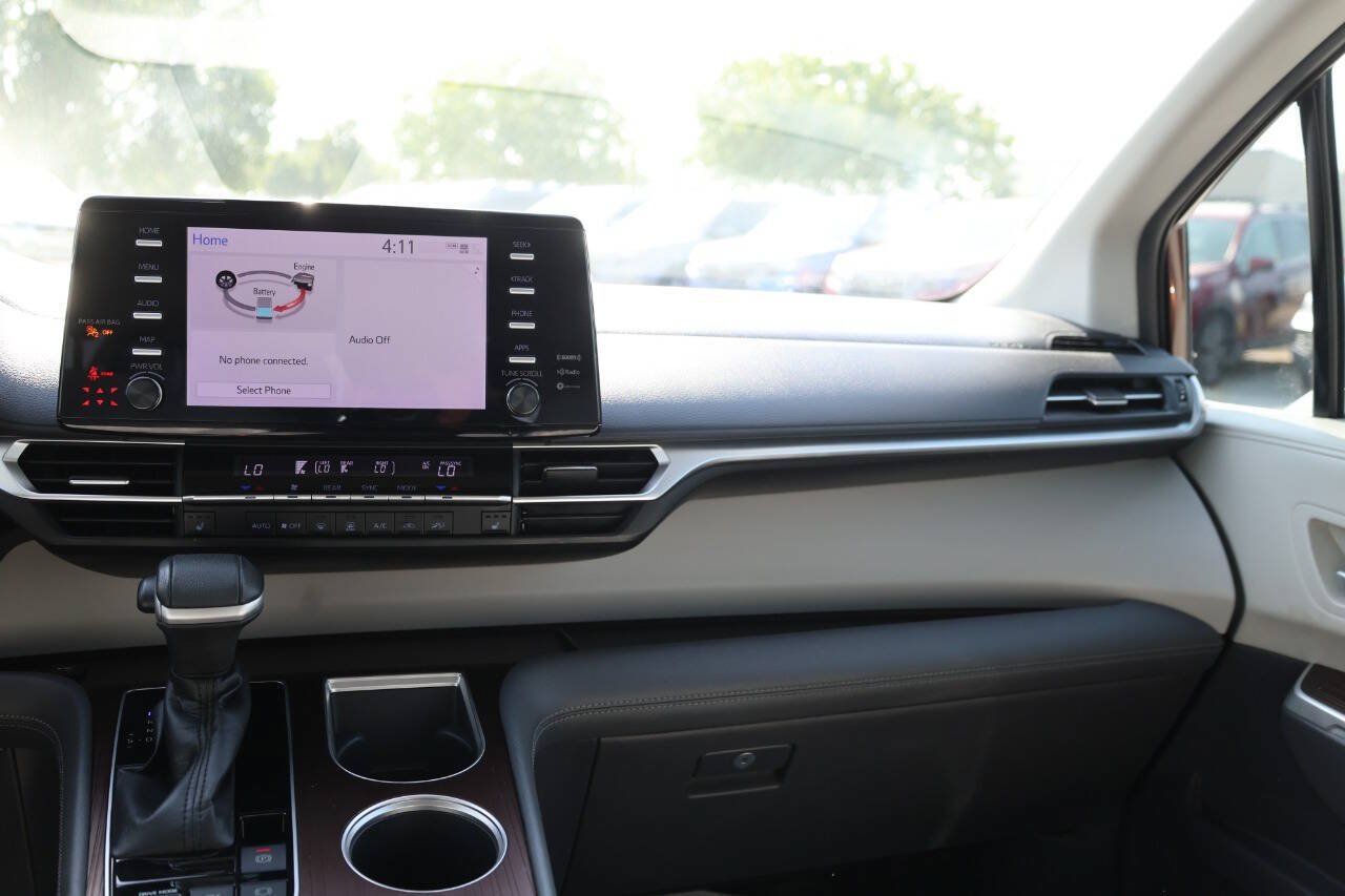 Used 2021 Toyota Sienna XLE FWD image 24