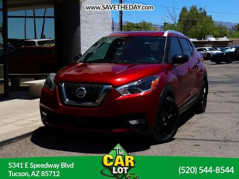 Used 2020 Nissan Kicks SR w/ SR Premium Package FWD image 1