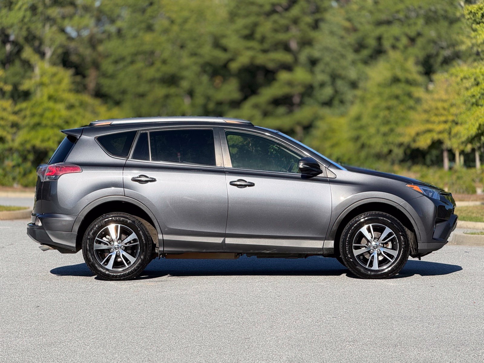 Used 2017 Toyota RAV4 XLE FWD image 12