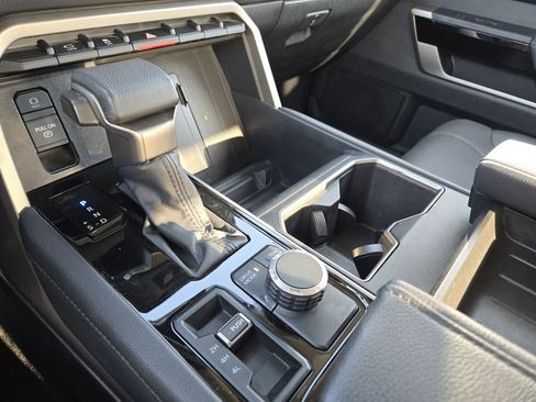 Used 2024 Toyota Tundra Limited AWD/4WD image 22