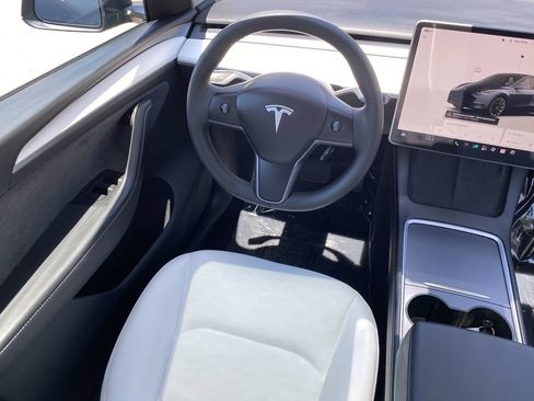 Used 2024 Tesla Model Y Long Range AWD/4WD image 16