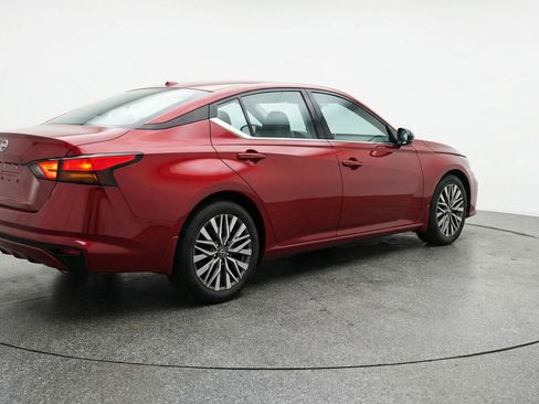 Used 2025 Nissan Altima 2.5 SV image 9
