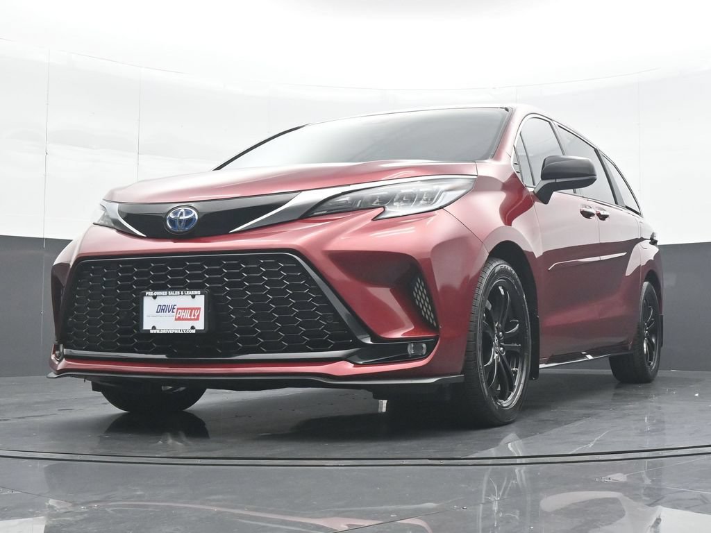 Used 2024 Toyota Sienna XSE FWD image 28