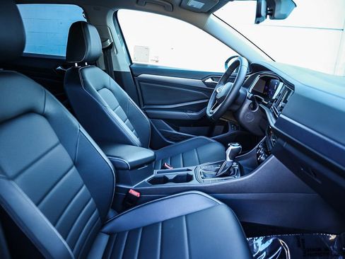 Used 2022 Volkswagen Jetta SE image 24