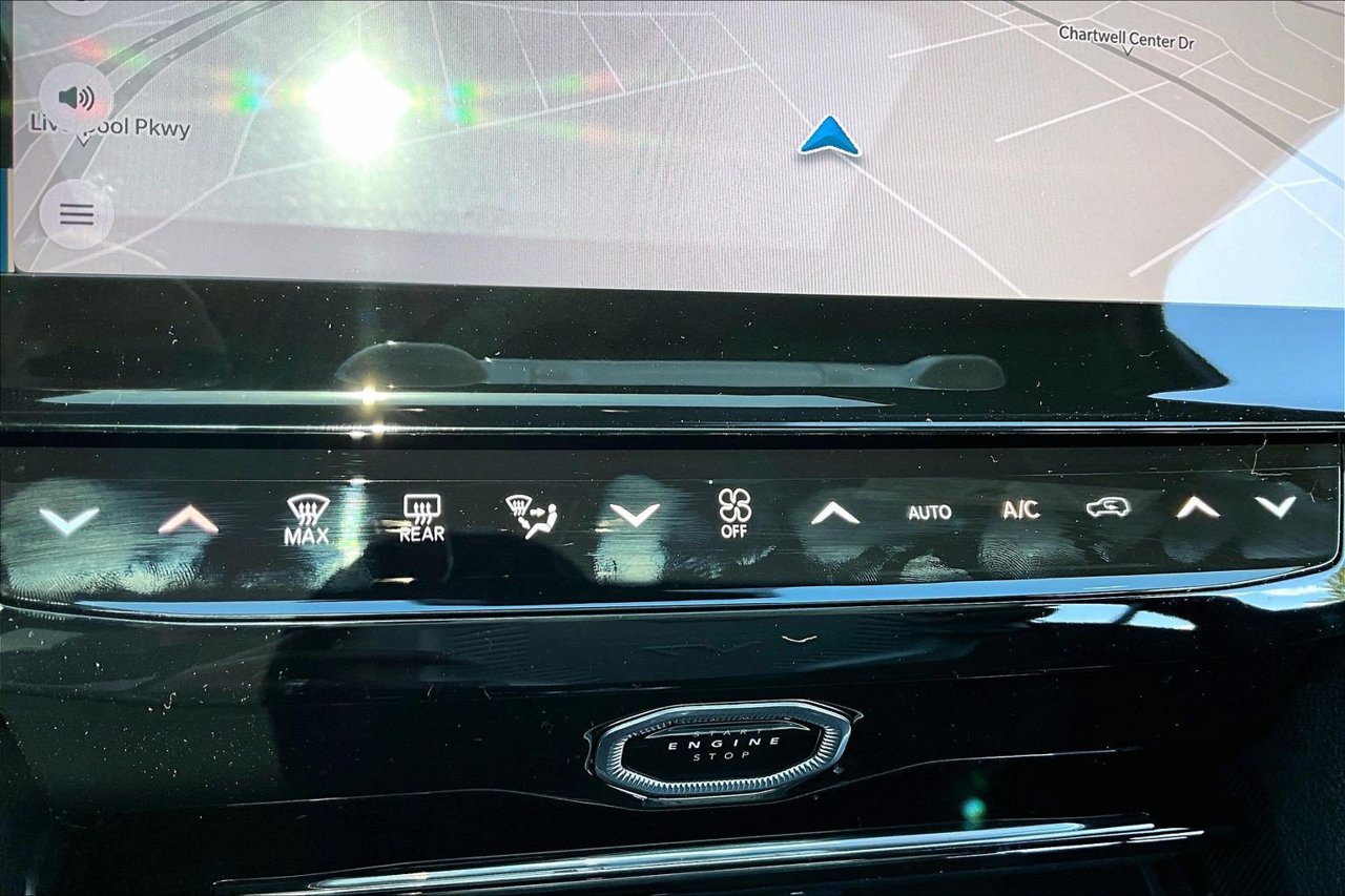 New 2027 Jeep Grand Cherokee Altitude RWD image 15