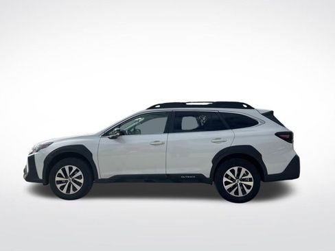Used 2025 Subaru Outback Premium image 8