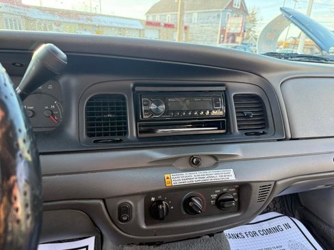 Used 2005 Ford Crown Victoria Police Interceptor RWD image 15