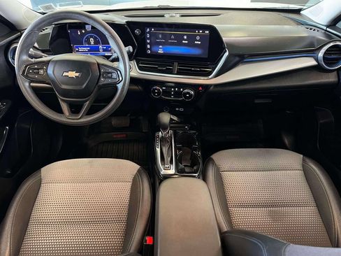 Used 2024 Chevrolet Trax LT FWD image 10