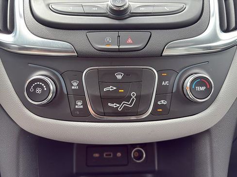 Used 2023 Chevrolet Equinox LS w/ LS Convenience Package FWD image 24