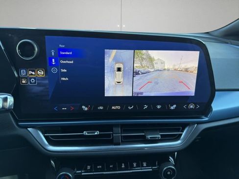 Used 2024 Chevrolet Equinox EV LT image 17