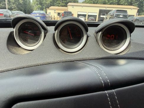 Used 2016 Nissan 370Z Coupe RWD image 19