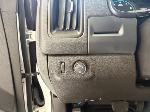 Used 2022 Chevrolet Colorado LT w/ Fleet Safety Package RWD image 10