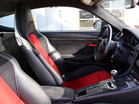 Used 2020 Porsche 718 Cayman GT4 RWD image 8