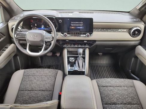 Used 2024 Chevrolet Colorado ZR2 w/ Technology Package image 9