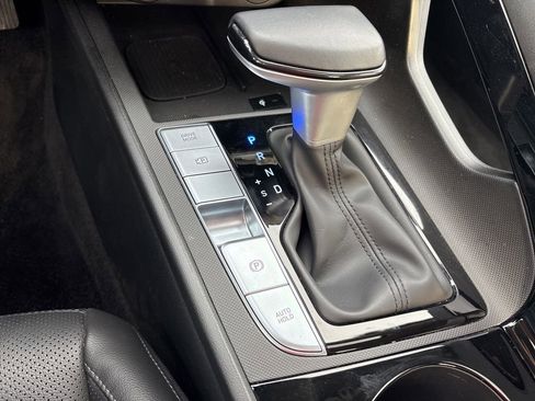 Used 2025 Hyundai Elantra Limited image 19