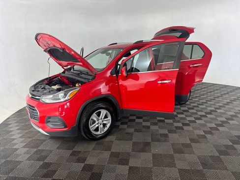 Used 2018 Chevrolet Trax LT w/ Sun & Sound Package AWD/4WD image 10