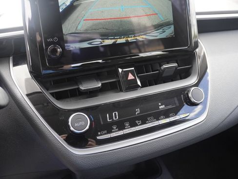 Used 2025 Toyota Corolla LE FWD image 12